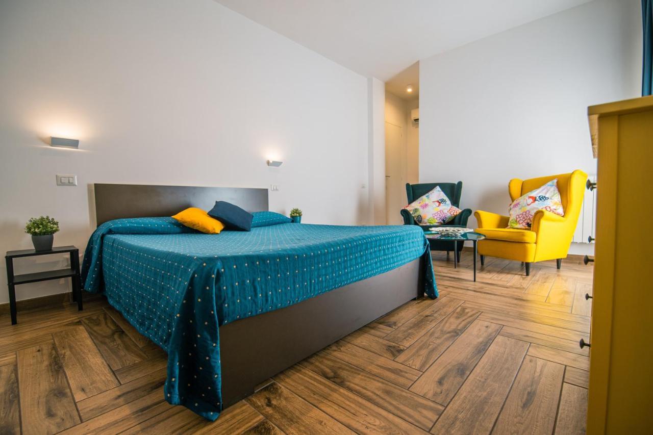 Hub Ferroviario - 12 Posti Letto Per Il Tuo Gruppo A Napoli Con Wifi E Netflix Nápoles Exterior foto